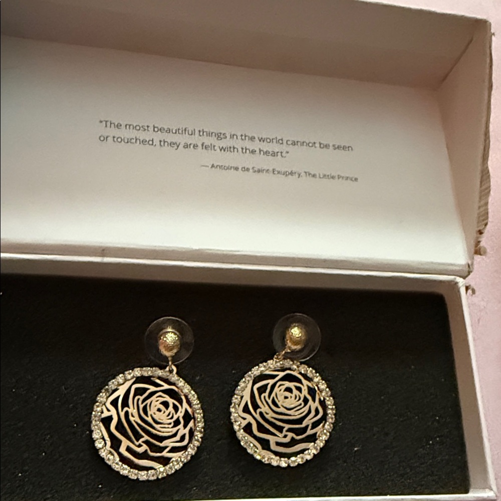 NWT 1” Elegant Gold Roses Metal & glitz Earrings by Nothing But Love